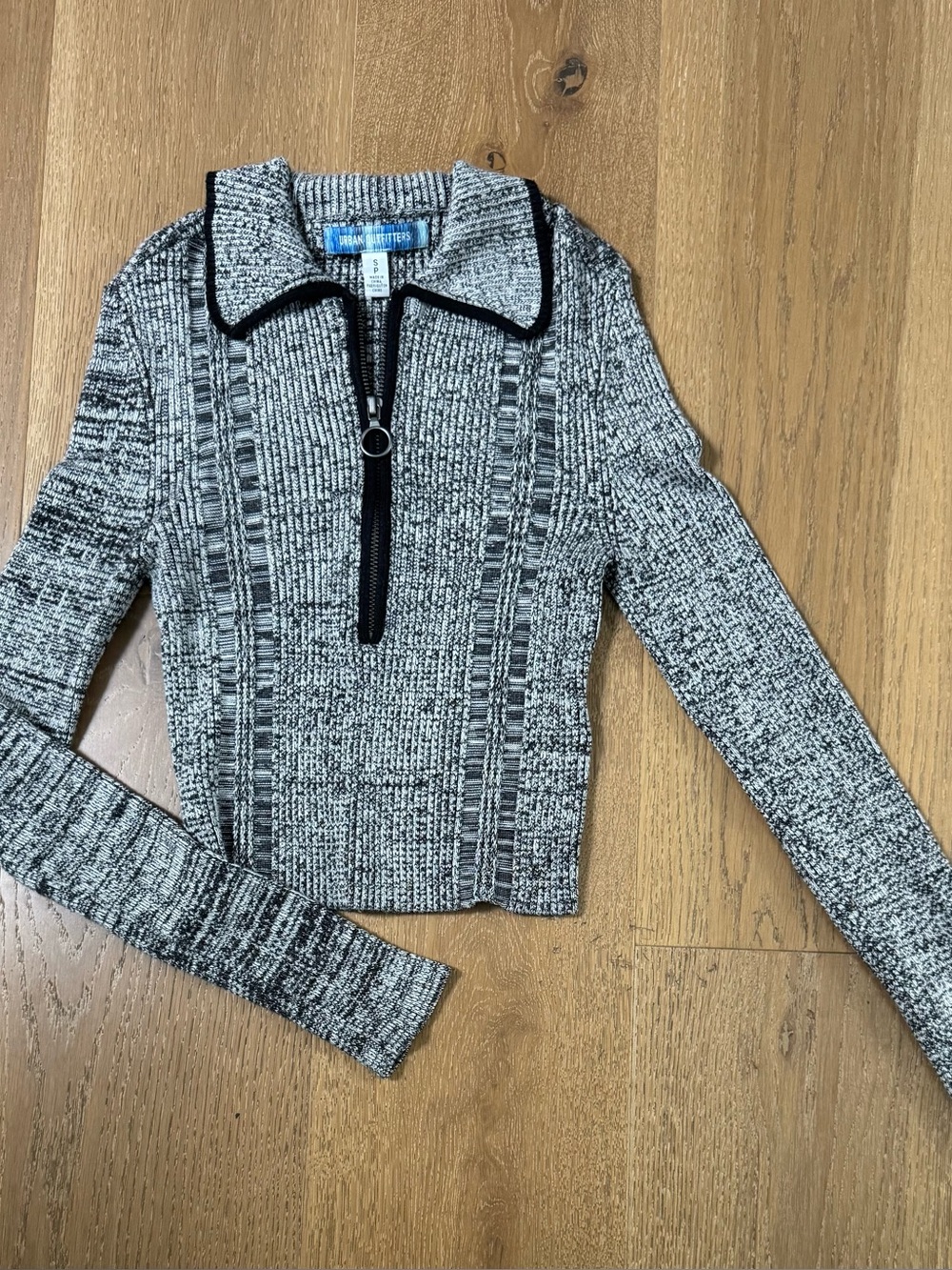 Urban Outfitters Textured Quarter-Zip Sweater Size Small Like New